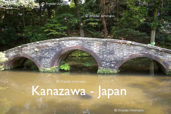 BAUTEN – Brücken / Bridges - Steinbrücke / Stone bridge - Kenrokuen Garden, Kanazawa, Japan 