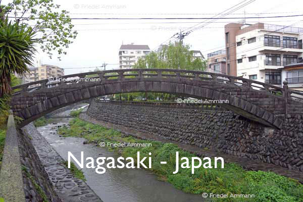 BAUTEN – Brücken / Bridges -  Steinbrücke / Stone bridge across Nakashima River, Nagasaki, Japan 