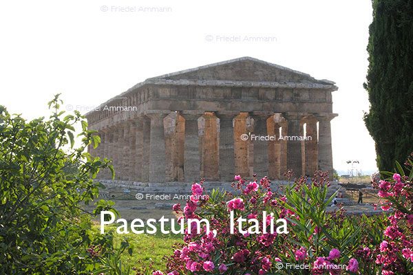 BAUTEN - Historische Bauten - Paestum, Italia