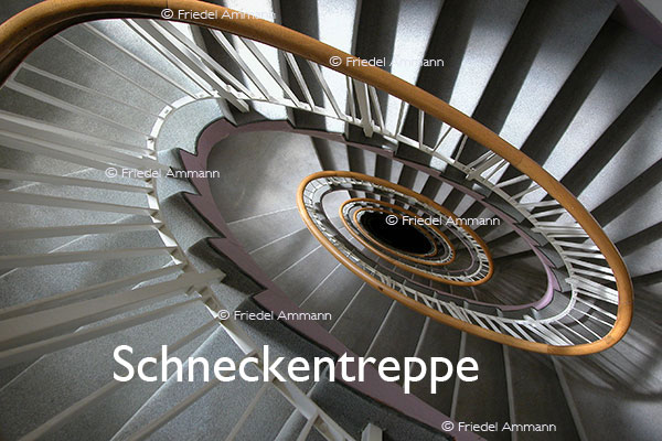BAUTEN / MOBILITÄT – BUILDINGS - Konstruktionen / Constructions – Schneckentreppe