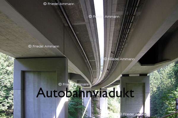 BAUTEN / MOBILITÄT – BUILDINGS - Konstruktionen / Constructions – Autobahnviadukt – Gotthard, Schweiz