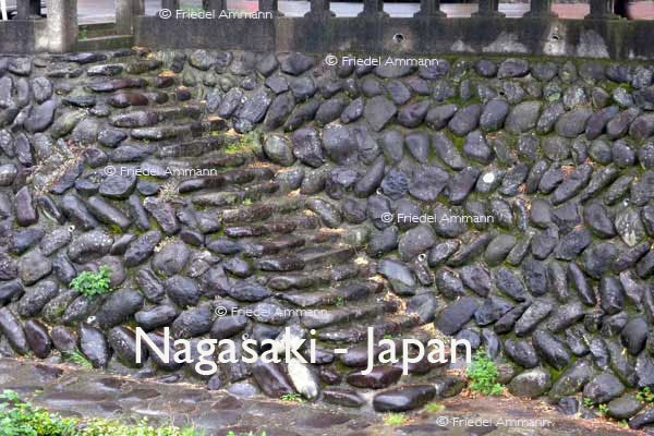 BAUTEN / MOBILITÄT – BUILDINGS - Konstruktionen / Constructions – Steintreppe, Nagasaki, Japan