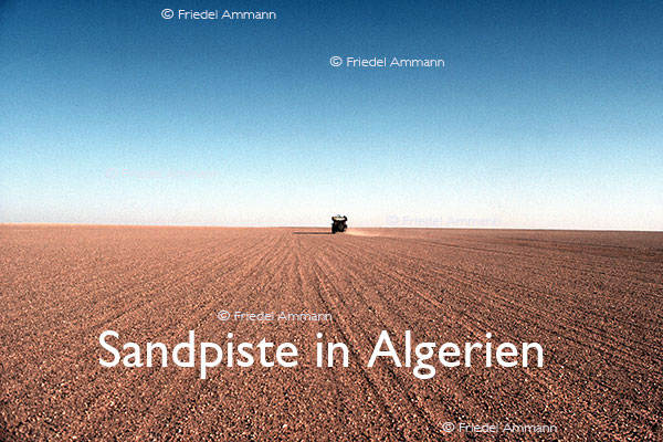 BAUTEN / MOBILITÄT – BUILDINGS / MOBILITY - Strassen, Tunnels - Roads, Tunnel – Sandpiste in Algerien
