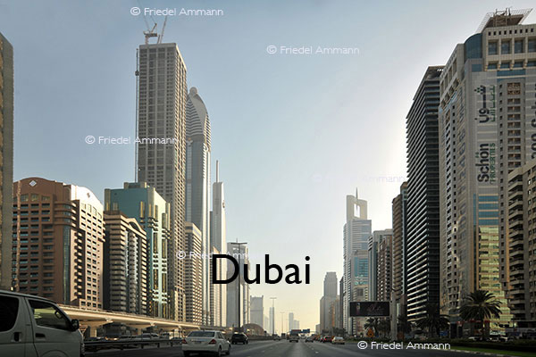 BAUTEN / MOBILITÄT – BUILDINGS / MOBILITY - Strassen, Tunnels - Roads, Tunnel – Stadtautobahn, Dubai
