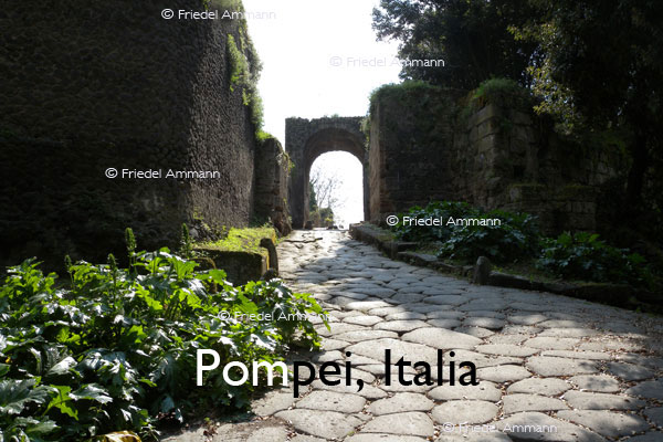 BAUTEN / MOBILITÄT – BUILDINGS / MOBILITY - Strassen, Tunnels - Roads, Tunnel – Pompei, Italia