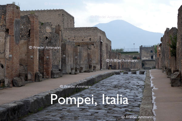 BAUTEN / MOBILITÄT – BUILDINGS / MOBILITY - Strassen, Tunnels - Roads, Tunnel – Pompei, Italia 