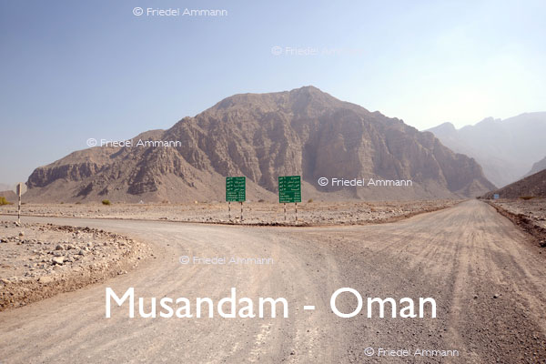 BAUTEN / MOBILITÄT – BUILDINGS / MOBILITY - Strassen, Tunnels - Roads, Tunnel – Musandam, Oman