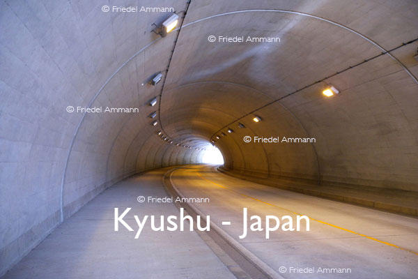 BAUTEN / MOBILITÄT – BUILDINGS / MOBILITY - Strassen, Tunnels - Roads, Tunnel – Kyushu, Japan