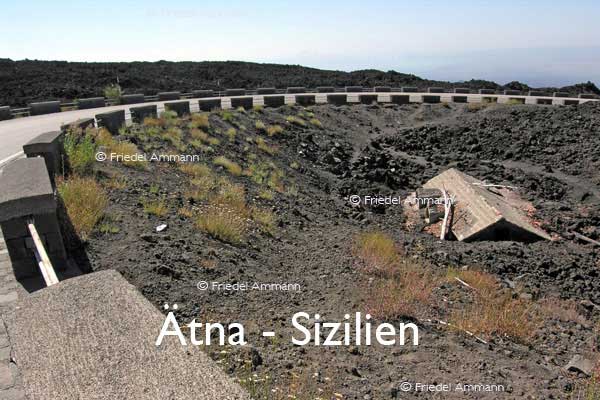 BAUTEN / MOBILITÄT – BUILDINGS / MOBILITY - Strassen, Tunnels - Roads, Tunnel – Ätna, Sizilien / Sicilia, Italia