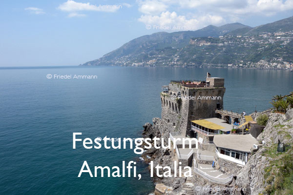 BAUTEN / BUILDINGS - Burgen / Castles – Festungsturm – Amalfi, Italia