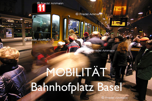 BAUTEN – MOBILITÄT – Bahnhofplatz Basel, Schweiz