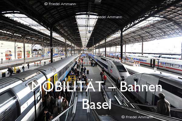 BAUTEN / MOBILITÄT – Bahn – Schweizer Bahnhof SBB, Basel, Schweiz