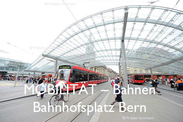 BAUTEN / MOBILITÄT – Bahn – Bahnhofsplatz Bern, Schweiz