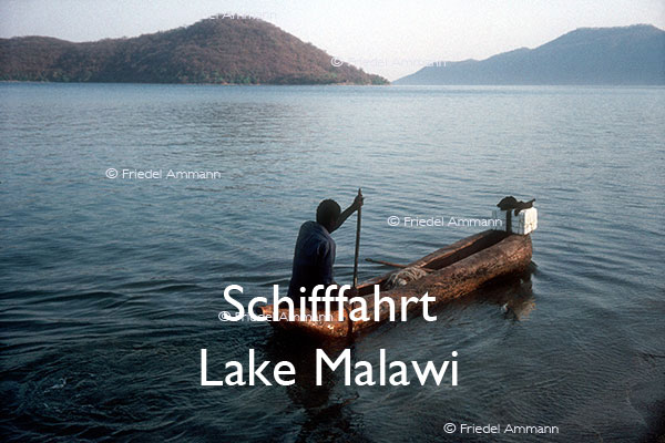 BAUTEN / MOBILITÄT – Schifffahrt – Einbaum auf dem Lake Malawi