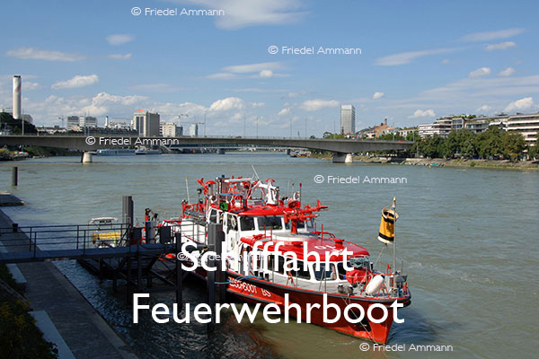 BAUTEN / MOBILITÄT – Schifffahrt – Feuerwehrboot, Basel, Schweiz