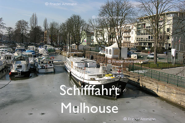 BAUTEN / MOBILITÄT – Schifffahrt – Eingefrorener Canal du Rhône au Rhin – Mulhouse, France