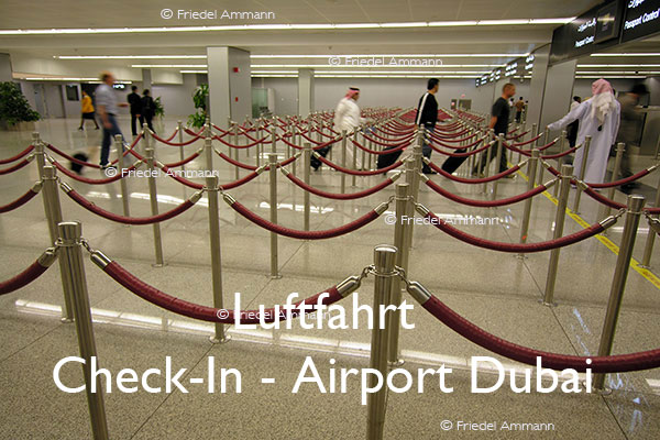 BAUTEN / MOBILITÄT – Luftfahrt - Check-In - International Airport Dubai