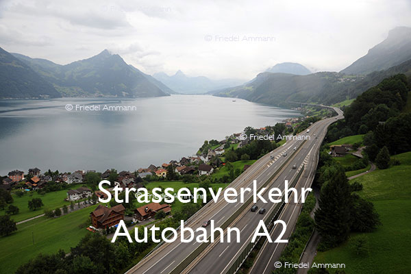 BAUTEN / MOBILITÄT – Strassenverkehr / Traffic - Autobahn A2 – Beckenried, Vierwaldstättersee, Schweiz