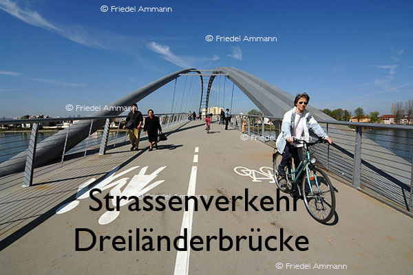 BAUTEN / MOBILITÄT – Strassenverkehr / Traffic – Dreiländerbrücke für Velo & Fussgänger - Zwischen Weil am Rhein (D) und Huningue (F) bei Basel