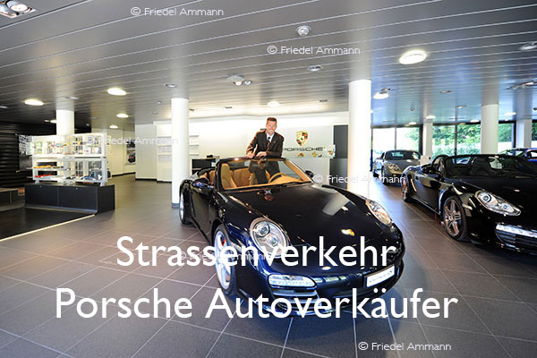 BAUTEN / MOBILITÄT – Strassenverkehr / Traffic – Autoverkäufer