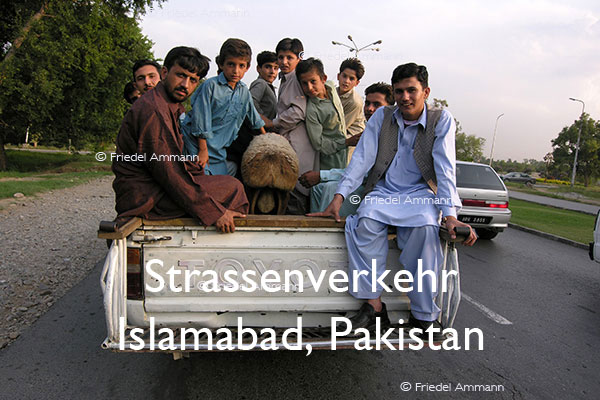 BAUTEN / MOBILITÄT – Strassenverkehr / Traffic – Islamabad, Pakistan