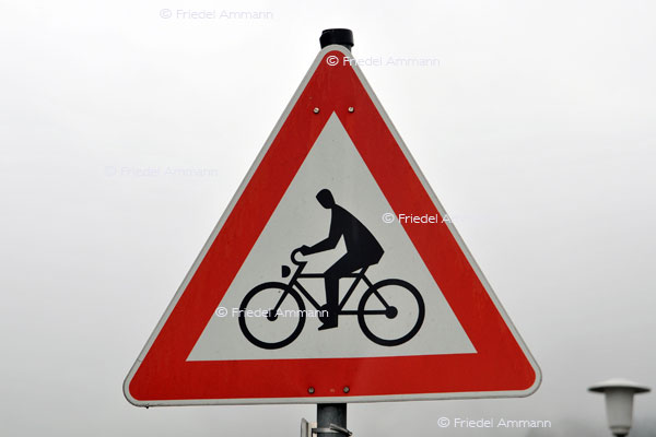 BAUTEN / MOBILITÄT - BUILDINGS / MOBILITY - Verkehrszeichen / Roadsign – Deutschland