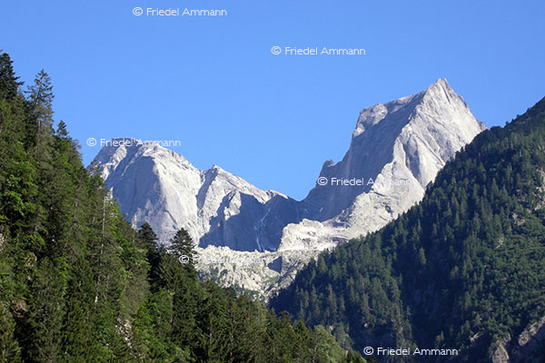 IMPRESSIONEN - Landschaften / Landscapes - Piz Cengalo, Piz Badile, Bergell, Schweiz