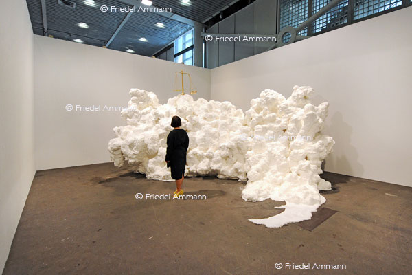 ART 42 Basel 2011 Unlimited - Jennifer Allora & Guillermo Calziadilla, «Scale of Justice Carried by Shore Foam» - Galerie Chantal Crousel. Paris