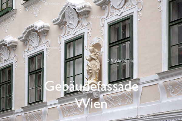 KULTUR – Denkmäler / Kunst im öffentlichen Raum – Gebäudefassade, Wien, Österreich