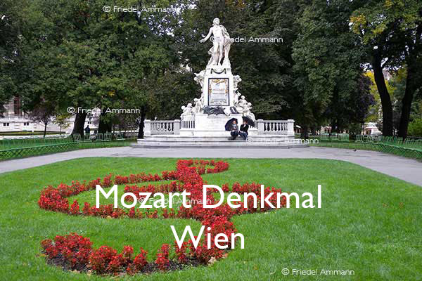 KULTUR – Denkmäler / Kunst im öffentlichen Raum - Mozart Denkmal in Wien, Österreich