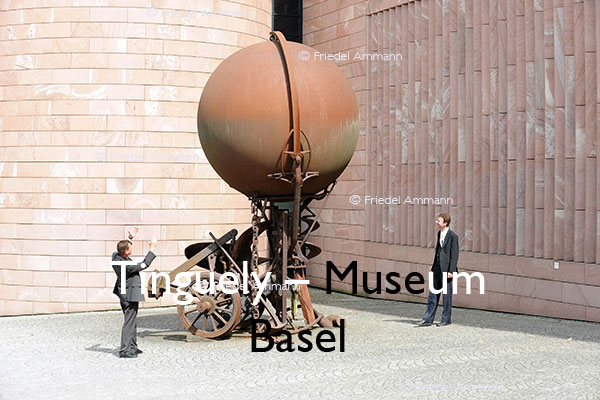 KULTUR – Denkmäler / Kunst im öffentlichen Raum – Tinguely – Museum - Basel, Schweiz