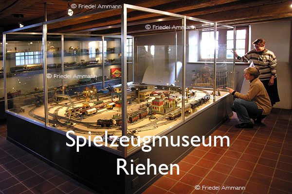 KULTUR – Ausstellungen / Galerien - Spielzeugmuseum, Dorf- und Rebbaumuseum – Riehen, Schweiz