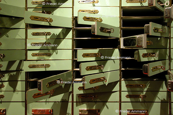KULTUR - Expo 02 – Le pavillon de la Banque nationale »Argent et valeur-le dernier tabou« - Biel, Bienne, Schweiz
