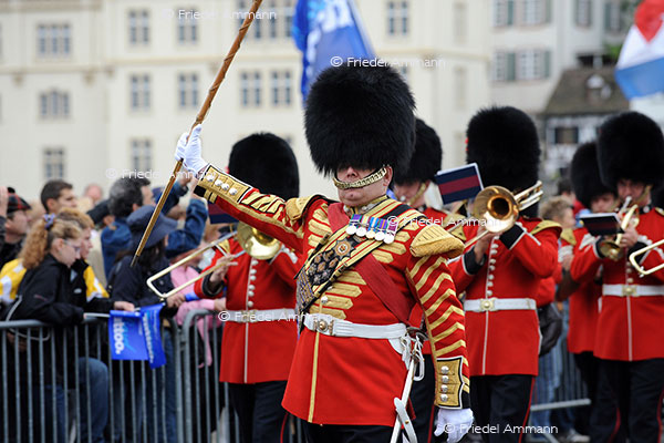 KULTUR - Basel Tattoo – Umzug durch die Stadt – Band of the Coldstream Guards