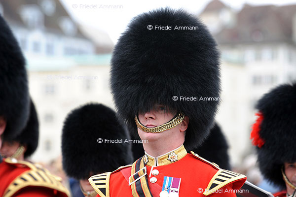 KULTUR - Basel Tattoo – Umzug durch die Stadt – Band of the Coldstream Guards