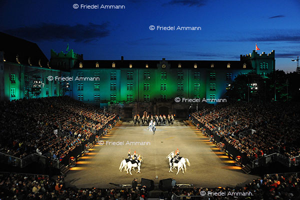 KULTUR - Basel Tattoo - Band of the Blues and Royals, England