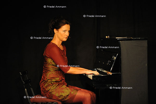 Kabarettistin Angela Buddecke 