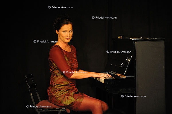 Kabarettistin Angela Buddecke 