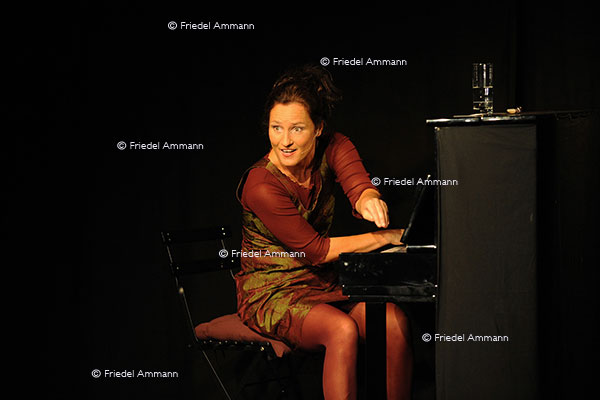 Kabarettistin Angela Buddecke 