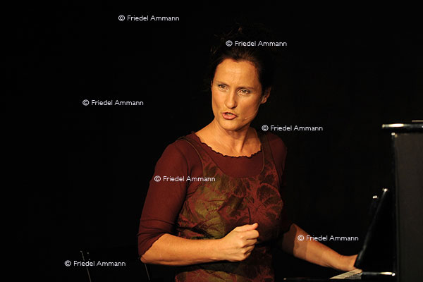 Kabarettistin Angela Buddecke 