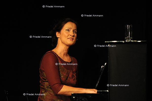 Kabarettistin Angela Buddecke 