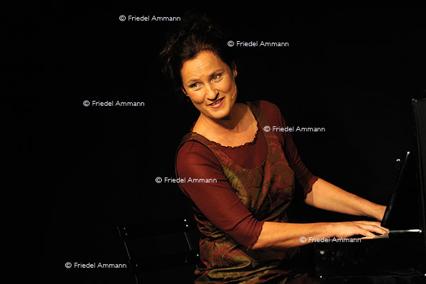 Kabarettistin Angela Buddecke 