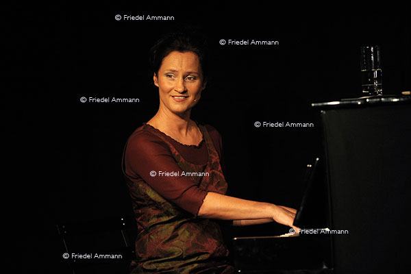 Kabarettistin Angela Buddecke 