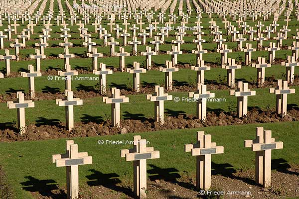 KULTUR – Christentum – Soldatenfriedhof, France