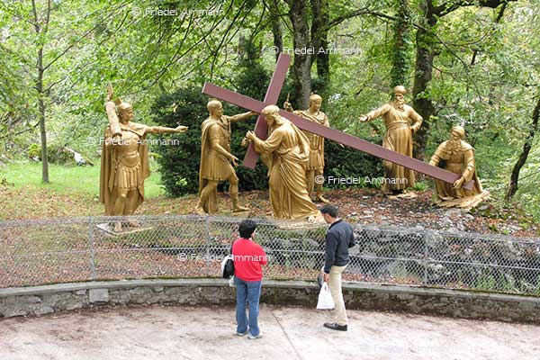 KULTUR – Christentum – Kreuzweg – Lourdes, France