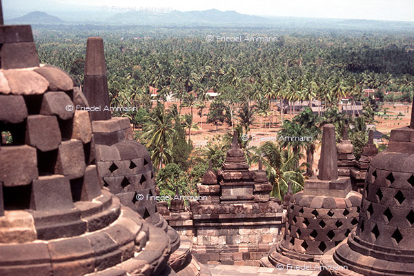 KULTUR – Buddhismus - Borobudur, Tempelanlage - Java, Indonesien