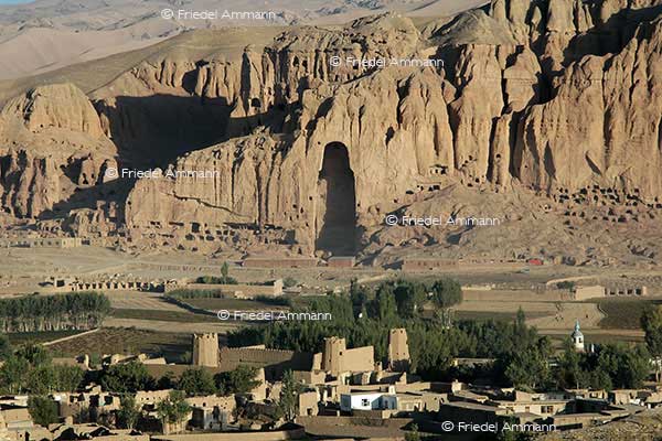 KULTUR – Buddhismus - Die Nischen der Buddha-Statuen von Bamiyan, Afghanistan