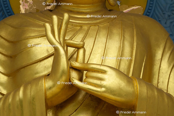 KULTUR – Buddhismus - Buddha Statue