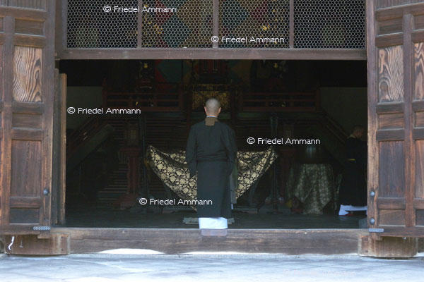 KULTUR – Buddhismus – Prayer - Japan