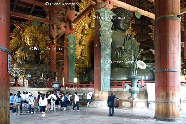 KULTUR – Buddhismus - Bronze Statue Daibutsu Buddha, Todaiji Temple - Nara, Japan